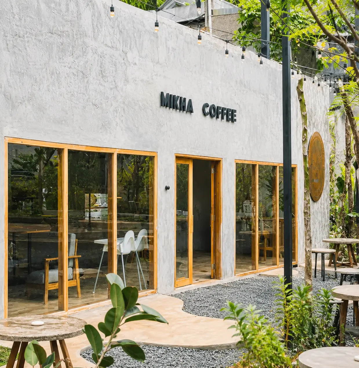 Suasana hangat Mikha Coffee
